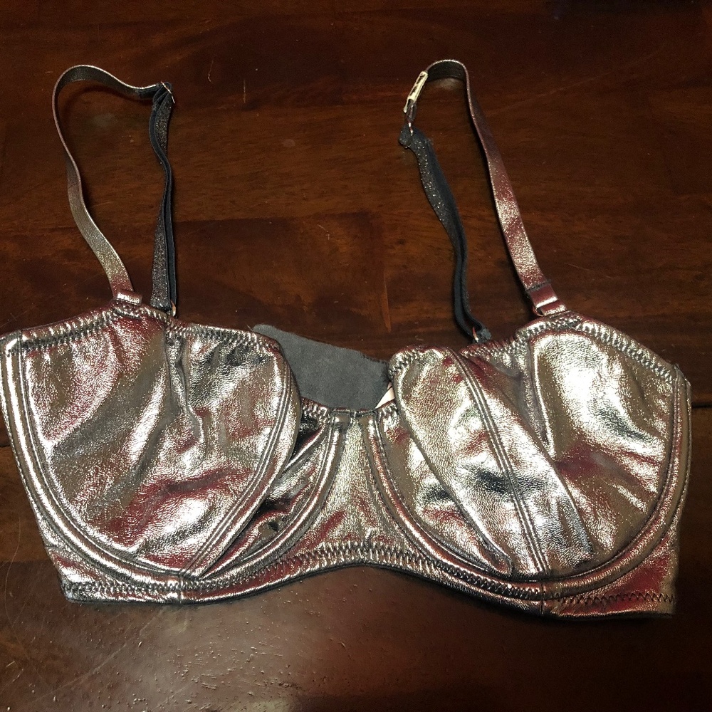 Victoria’s Secret Dream Angels Silver Push-Up Bra, Size 32D